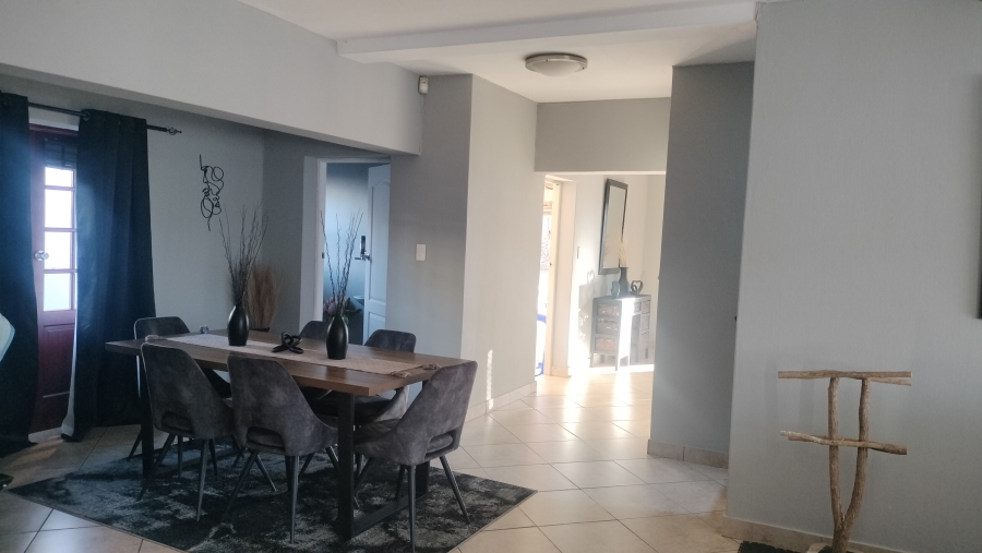 To Let 4 Bedroom Property for Rent in Safari Gardens North West